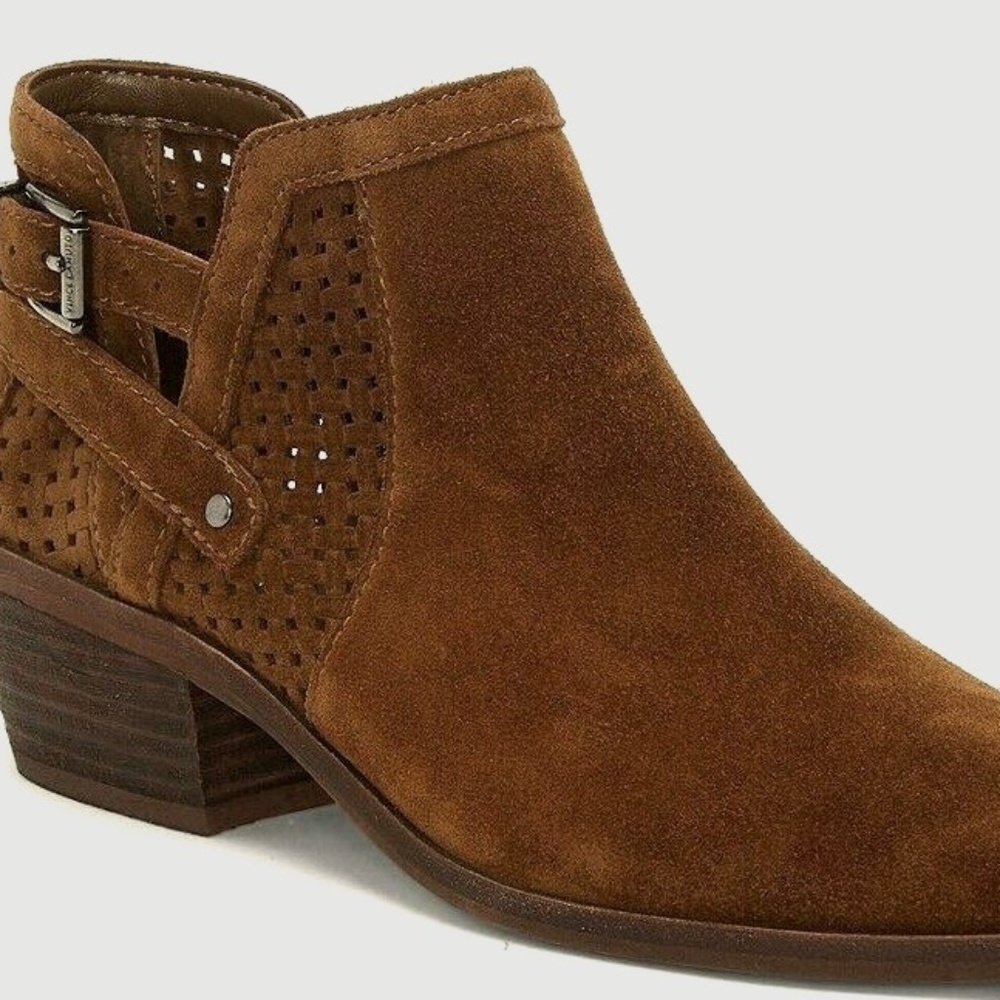 EUC Vince Camuto Pamma Suede Buckle Block Heel Ankle Booties Boots Size 8.5